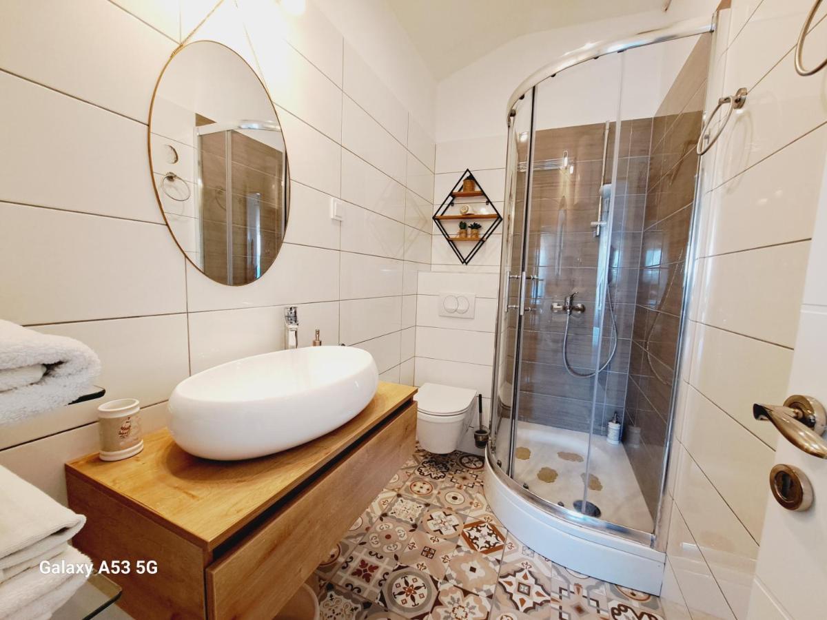 וויס Heritage Rooms Kut מראה חיצוני תמונה